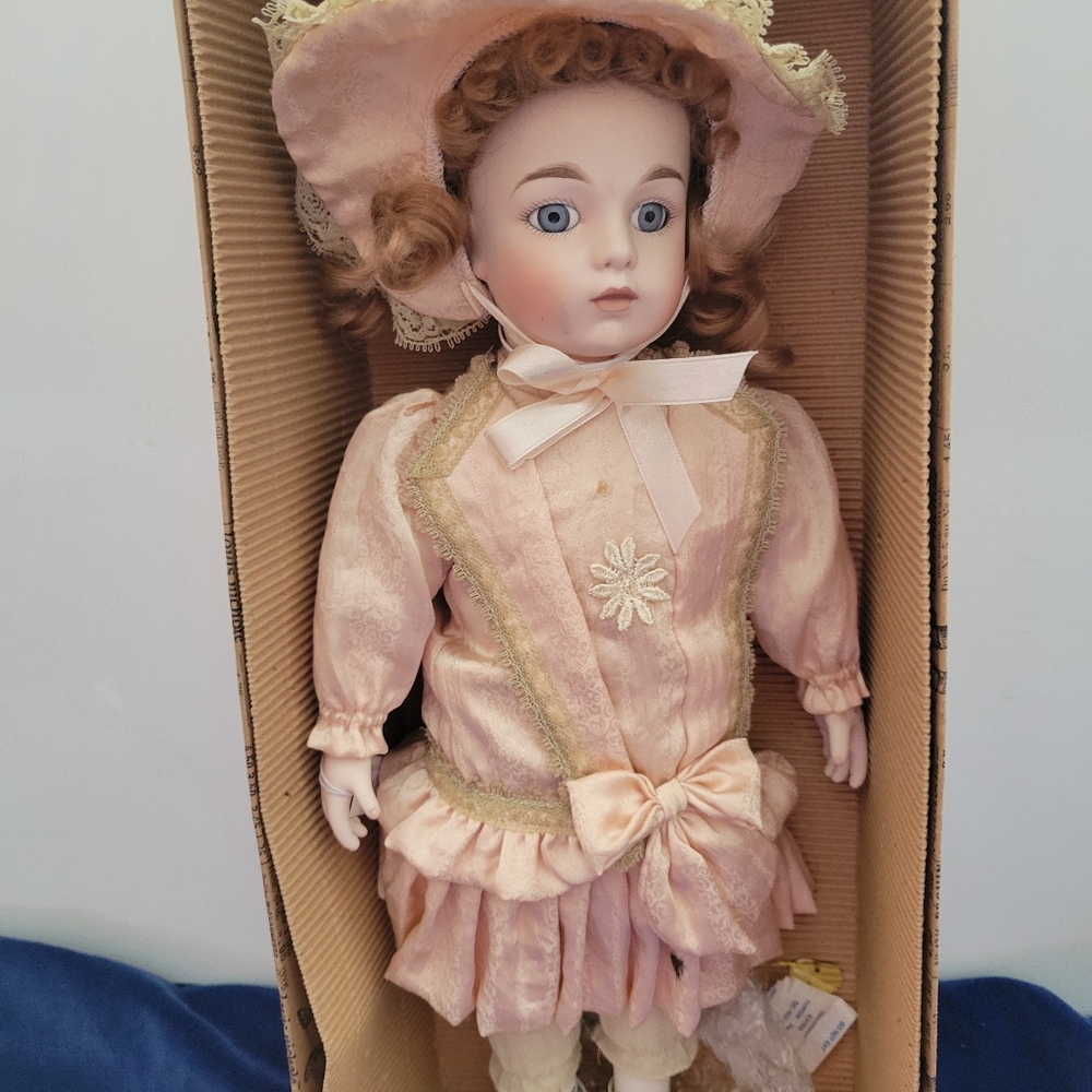 The House Of LOUIS NICHOLE 1999 Victoriam Doll NRFB
